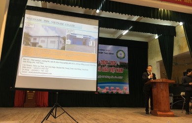 Workshop on Introduction of the effects of high-tech agricultural greenhouses held at Thai Binh Agricultural College
